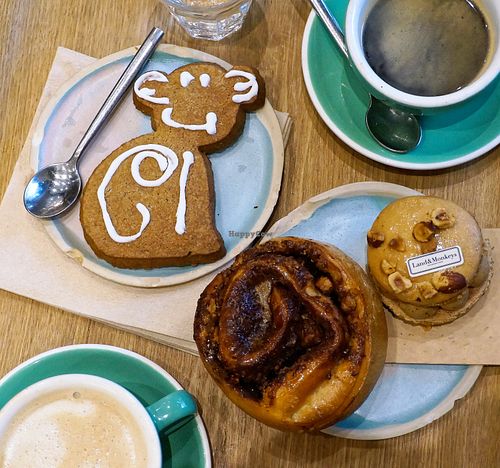 Gingerbread cookie + Cinnamon roll + Succès (Macaron dessert) + Coffee at Land & Monkeys - Roquette in Paris
