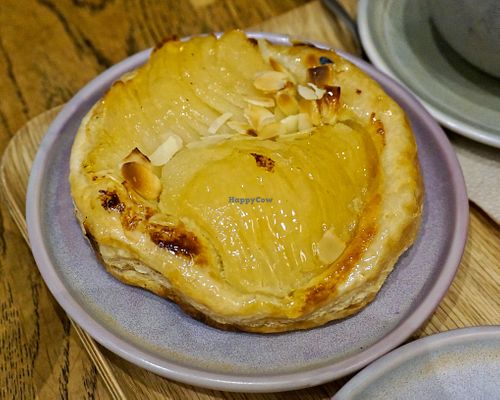 Pear tartelette at Land & Monkeys - Roquette in Paris