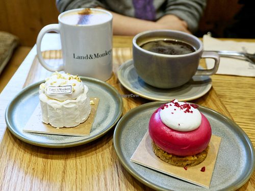 Cheesecake + Pop-corn cake at Land & Monkeys - Roquette in Paris
