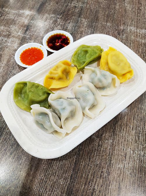 8 dumpling for SGD 6 at Bao Su Zhai 寶素齋  in Northeast Singapore