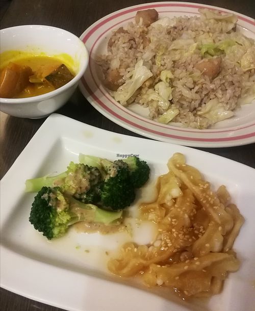 Fried rice, pumpkin soup, steamed broccoli and bitter melon at Tiān Chú Shū Fáng 天廚蔬房 in Changbin