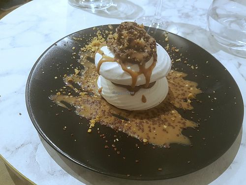 Meringue and chocolate at Bonnard in Paris