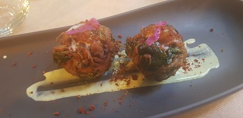 Spinach pakora with mango chutney and coriander sauce at Ca n'Ela Vegan Restaurant in Mallorca