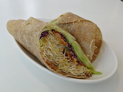 Fresh veggie roll at Qī Xiāng Shí 期香食 in Hualien