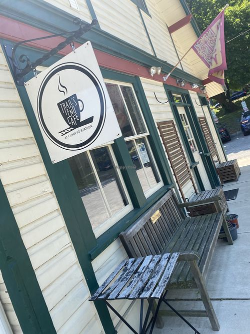 Side of cafe and cafe sign at Trail's End Cafe in Bala Cynwyd