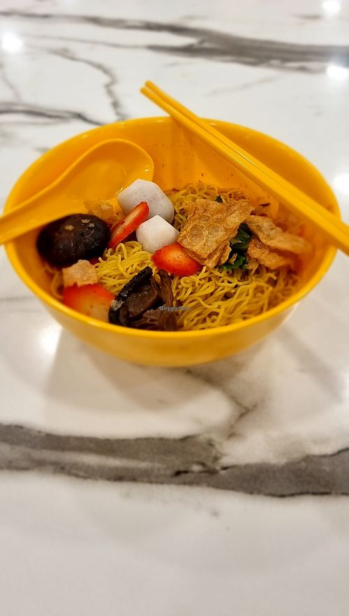 Dry  Tossed Noddles 幹撈麵 at Makan Vegan 斋这里 - Pioneer Mall in West Singapore