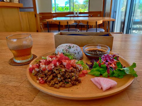 Taco rice lunch 950 JPY at Nangoku Kitchen Painmi 南国キッチンぱいんみ in Miyakojima