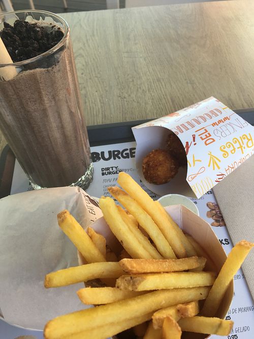 Cheese balls, Oreo milkshake and potato chips at Mother Burger - Roma in Lisbon