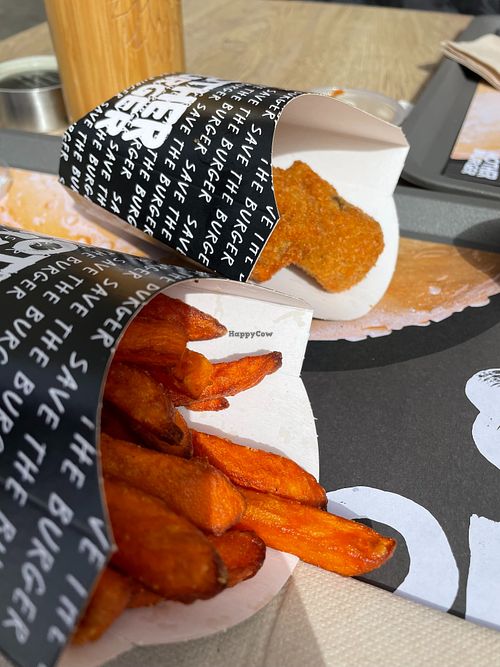 Sweet potatoes chips and nuggets at Mother Burger - Roma in Lisbon