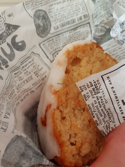 Vegan lemon cake at KOM in The Hague