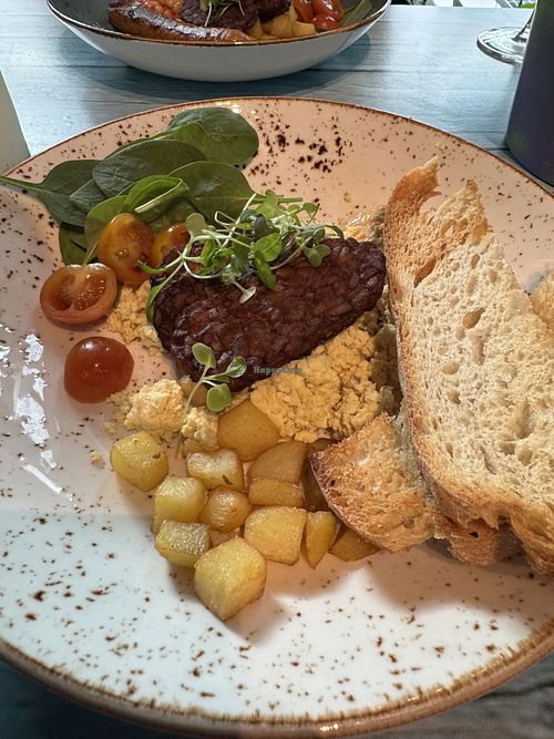 Scramble plate  at Junk y Vegan in Helsinki