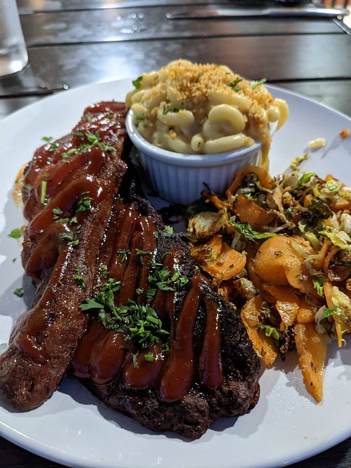 Ribs and veggies with butternut squash mac at Yummvees in Richmond