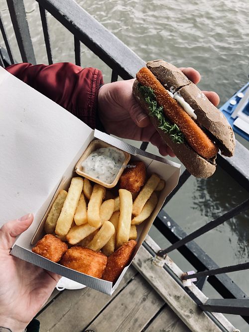 Backvishbrötchen und Vish & Chips  at Nordsee - Landungsbrücken in Hamburg