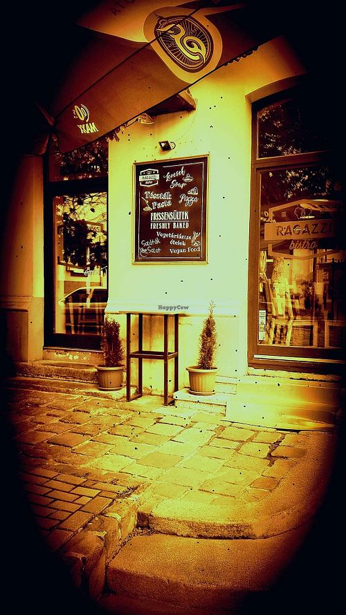 Entrance at Ragazzi bistro in Esztergom