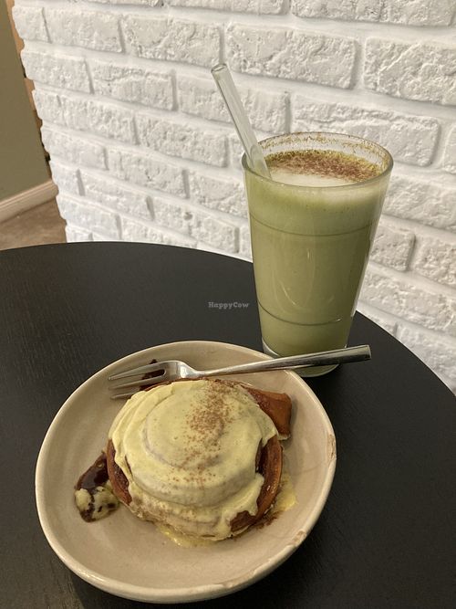 Pumpkin spice matcha & pumpkin matcha bun for this pumpkin-o-holic 🎃  at Calm Coffee in Berlin