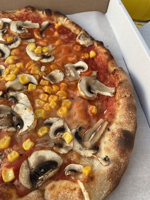 Pizza mit Käse (vegan), Champignons, Mais at Ciao in Moerfelden-walldorf