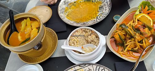 Curry amarillo, arroz frito y tofu picante. at Dao's Bar & Thai in Fuengirola