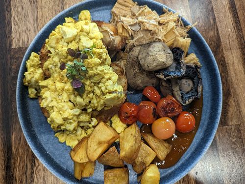 Big vegan brekkie at F5 Coffee Co in Belmont