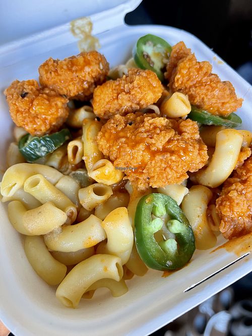 Buffalo nuggies + mac ‘n cheeze!   at Side Chicks in San Antonio