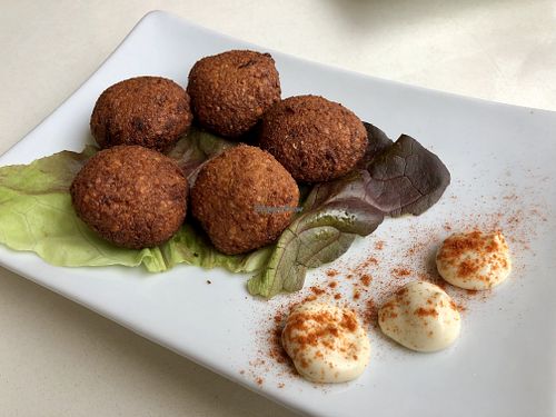 Vegan ‘Yummy balls’ at Loving Hut in Menton