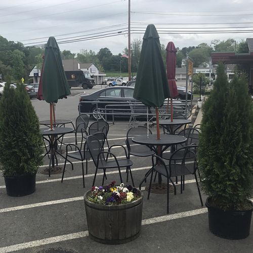outdoor seating at Rising Tide Community Market in Damariscotta
