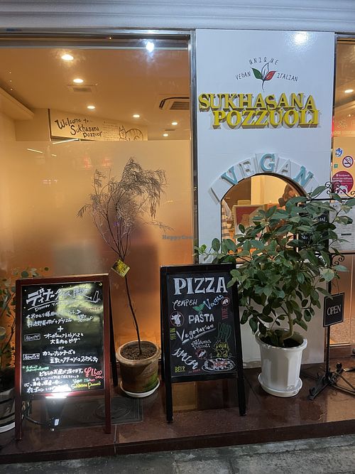 Outside  at Unique (V) Pizzeria SUKHASANA in Osaka