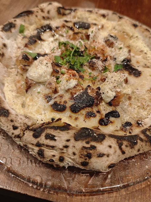  at Unique (V) Pizzeria SUKHASANA in Osaka