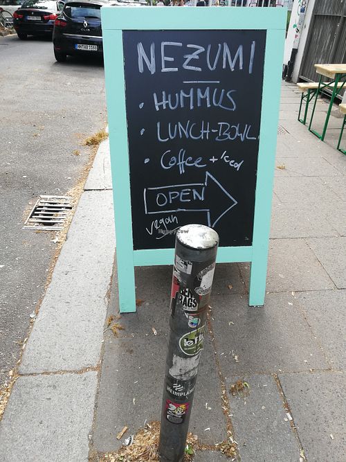 Hummus & more at Nezumi - Schumis Hummus Deli in Hamburg