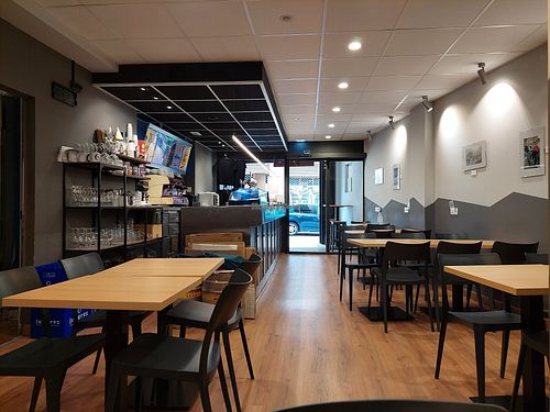 Interior at 1pm for an early lunch at A Flama in Zaragoza