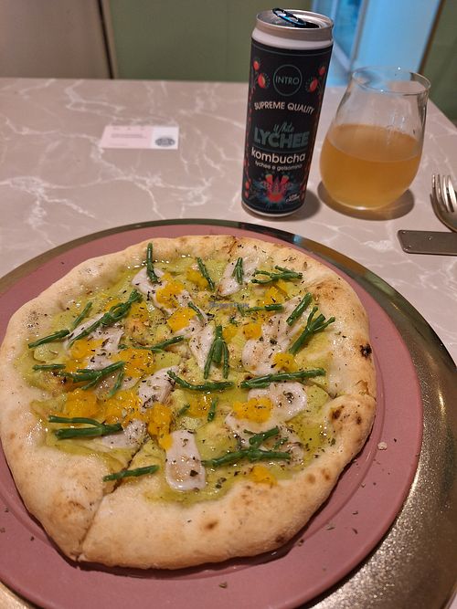 Spring pizza at Linfa in Milan