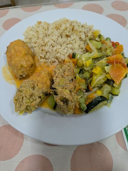 Main plates with soy croquettes, rice, and vegetable medley at El Champinon in Bogota