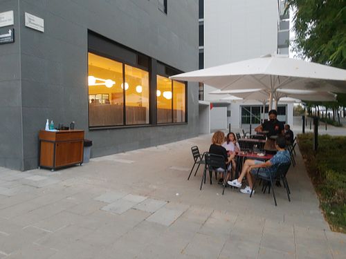 Outdoor seating at Foodis in Sant Just Desvern