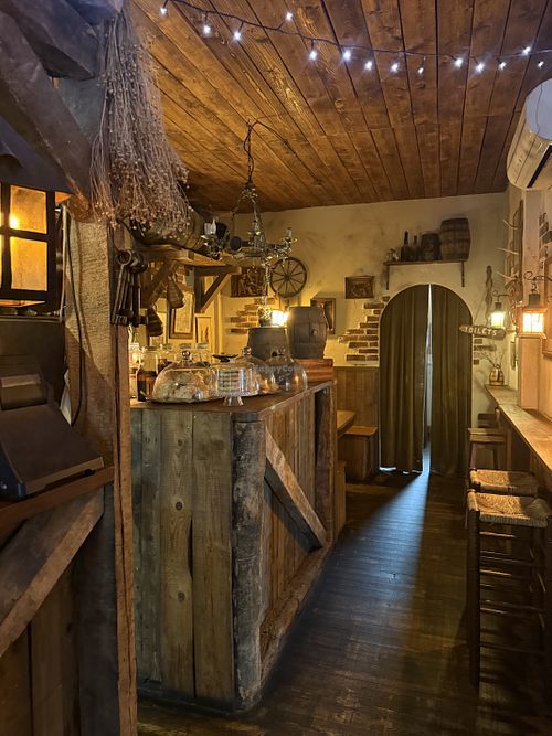 Tolle Location  at Moon and Sons in Caen