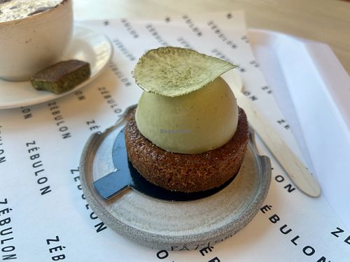 Matcha apple dessertt  at Pâtisserie Zébulon in Montreal