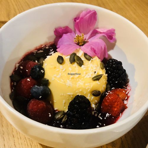 Vegan mango pannacota at Sala141 in Guimaraes