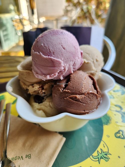 6 flavors at Loving Hut Gangnam-gu - 러빙헛 in Seoul