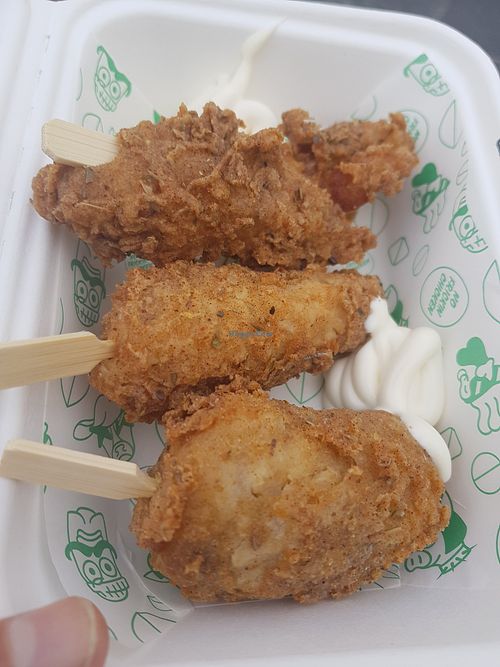 3 piece frickin box with mayo at No Frickin Chicken in Worcester