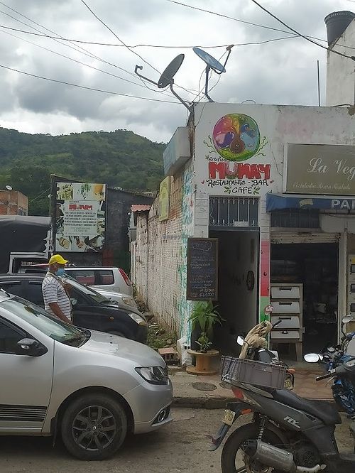 Entrance of the restaurant, it is close to the main square, just walk past Bancolombia at Munay in Villeta