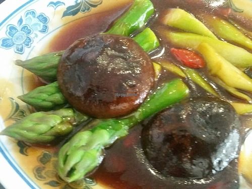 Asparagus with mushrooms at Nature Vegetarian Delights 大自然素食 - Bukit Purmei in Central Singapore