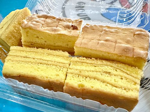  👍🏻 Layered cake. Was told it’s vegan.   at Nature Vegetarian Delights 大自然素食 - Bukit Purmei in Central Singapore