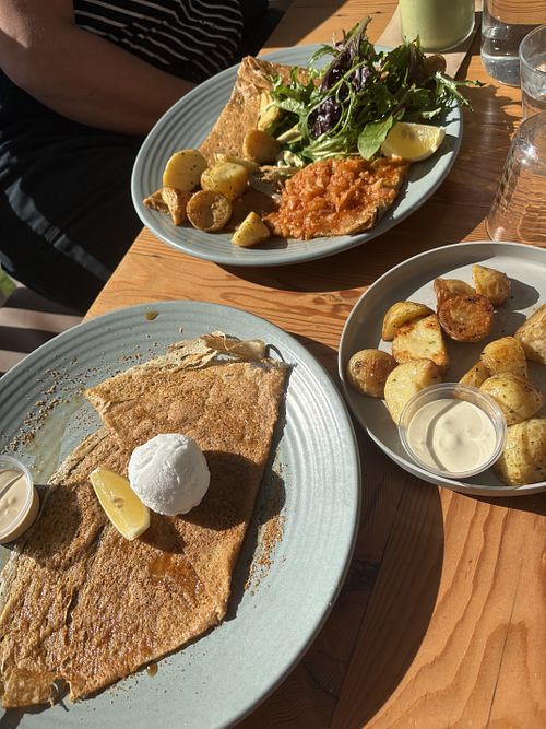   at Girdlers in Avalon