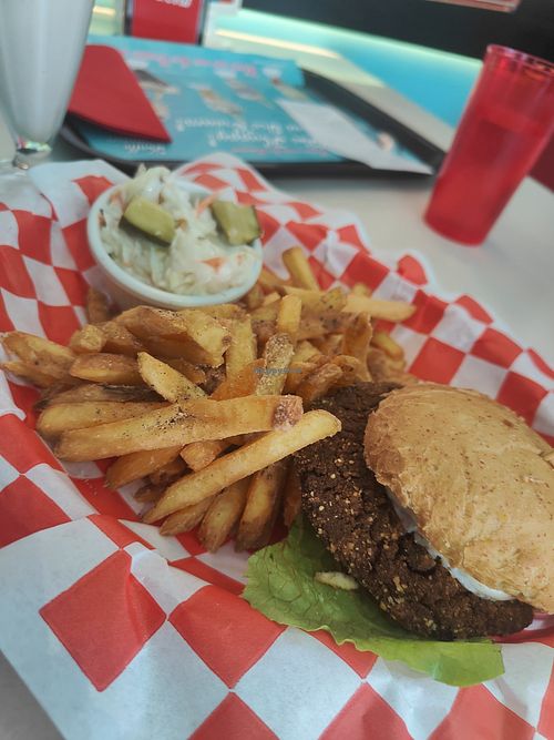 Vegan burger at Diner 45 in Raettvik