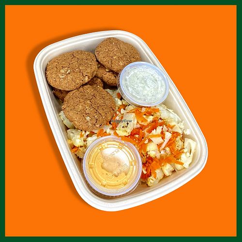 Buffalo Poppers
White bean patties seasoned with just the right amount of spice over a bed of roasted cauliflower and carrots.  Paired with house creamy buffalo and cashew ranch  at P2F Meals in Fort Myers