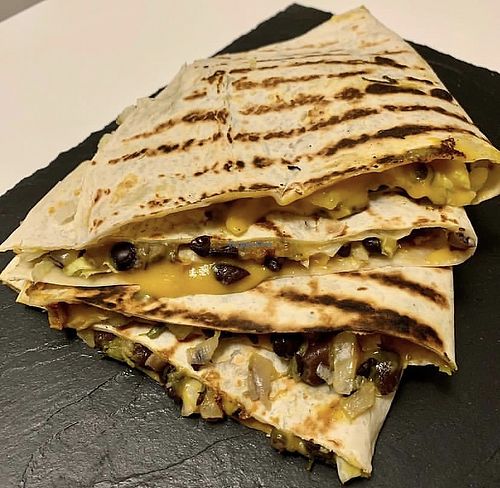 Quesadilla de Boletus con queso vegano at Bar Murillo in Boltana