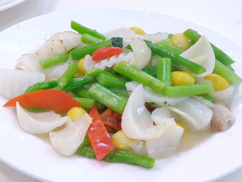 Asparagus, mountain yam stir fry at Loving Hut 愛家 in Yilan
