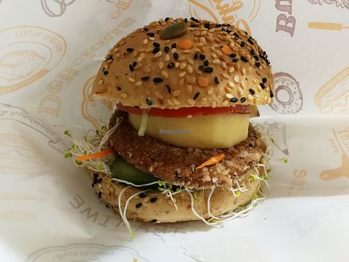 vegan burger at Loving Hut 愛家 in Jian