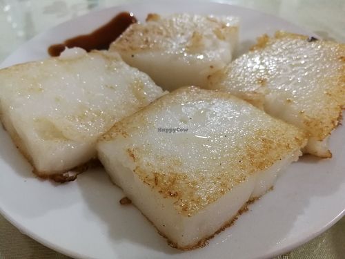 radish cakes (luo bo gao 蘿蔔糕） at Loving Hut 愛家 in Jian