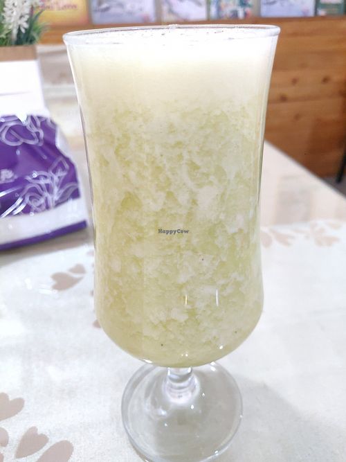 Fresh juices at Loving Hut 愛家 in Jian