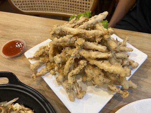 White Shiji mei mushroom oregano fried 6.5/10  at Nature Vegetarian Restaurant 大自然美蔬食馆 in Batam