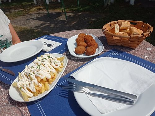 Patatas Ali oli y croquetas at El Corsario Del Estanco De Mareo in Gijon